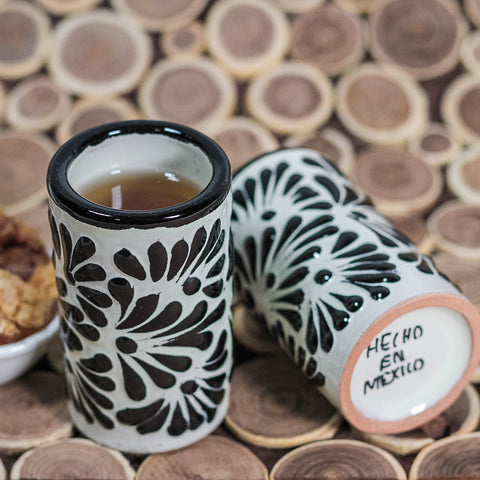 Vasos tequileros de Cerámica Talavera - Set de 4 - 60 mL - Plumeado Negro